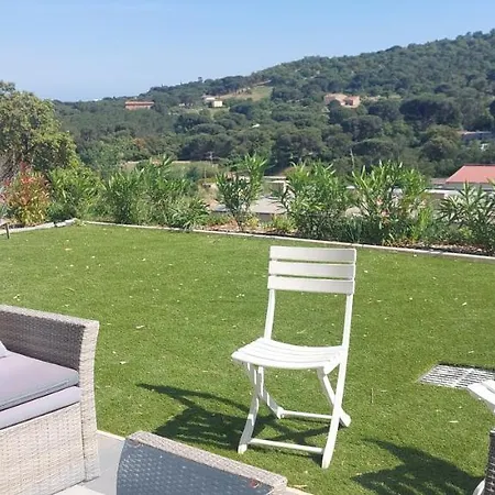 Terrasse Et Jardin Avec Vue Colline Sainte-Maxime